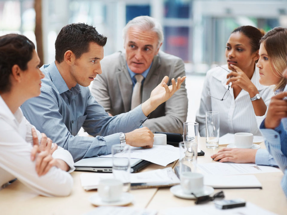 Evite estes 4 hábitos se você não quiser perder credibilidade durante uma reunião de negócios